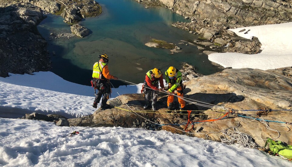 SAMARBEID: Operasjonsleder Dag Olav Sætre og operatør Linda Mari Hammersland trekker fram det gode samarbeidet i norsk redningstjeneste. SAMARBEID: Operasjonsleder Dag Olav Sætre og operatør Linda Mari Hammersland trekker fram det gode samarbeidet i norsk redningstjeneste.