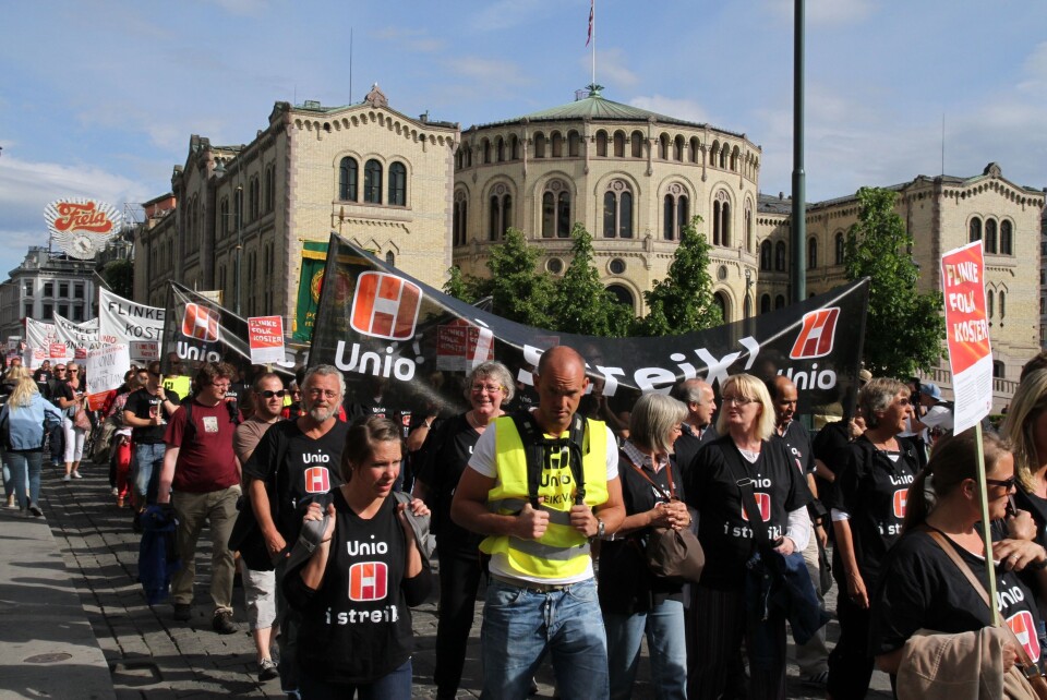 Slik så det ut da Politiets Fellesforbund (PF) gikk i streiketog sommeren 2012. Den 24. mai kan det på nytt bli streik, dersom ikke partene kommer til enighet hos Riksmekleren.