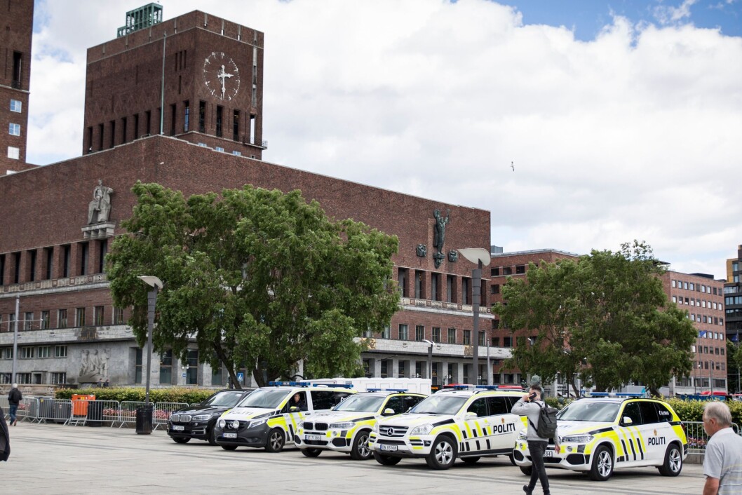 Oslo politidistrikt bruker 23 millioner kroner i året på bilparken sin, noe som er mest av alle distriktene. Men Oslo-politiet har også desidert flest biler. Her er et utvalg av dem foran rådhuset. Oslo politidistrikt bruker 23 millioner kroner i året på bilparken sin, noe som er mest av alle distriktene. Men Oslo-politiet har også desidert flest biler. Her er et utvalg av dem foran rådhuset.