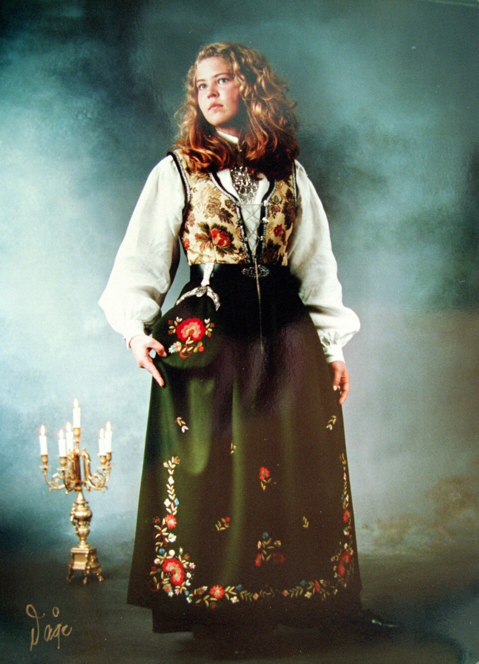 DREPT: Birgitte Tengs ble bare 17 år gammel. Den 6. mai 1997 ble hun funnet død noen hundre meter fra hjemmet. DREPT: Birgitte Tengs ble bare 17 år gammel. Den 6. mai 1997 ble hun funnet død noen hundre meter fra hjemmet.