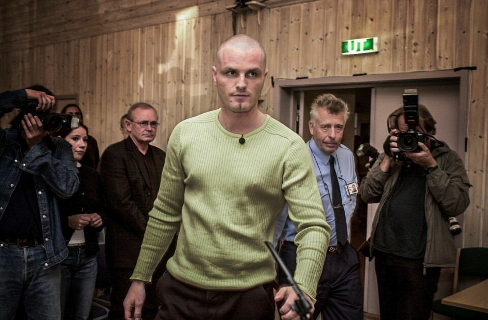 STOREBROR: Arman Vestad er på vei inn i rettslokalet for å vitne i Orderud-saken, i 2001.