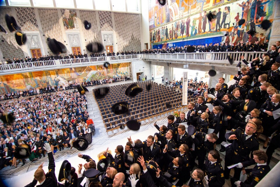 SISTE DAG MED GJENGEN: Glade politistudenter feirer uteksamineringen i Oslo rådhus 21. juni 2019. Hvor mange av dem som er i arbeid, er det ingen som vet. SISTE DAG MED GJENGEN: Glade politistudenter feirer uteksamineringen i Oslo rådhus 21. juni 2019. Hvor mange av dem som er i arbeid, er det ingen som vet.