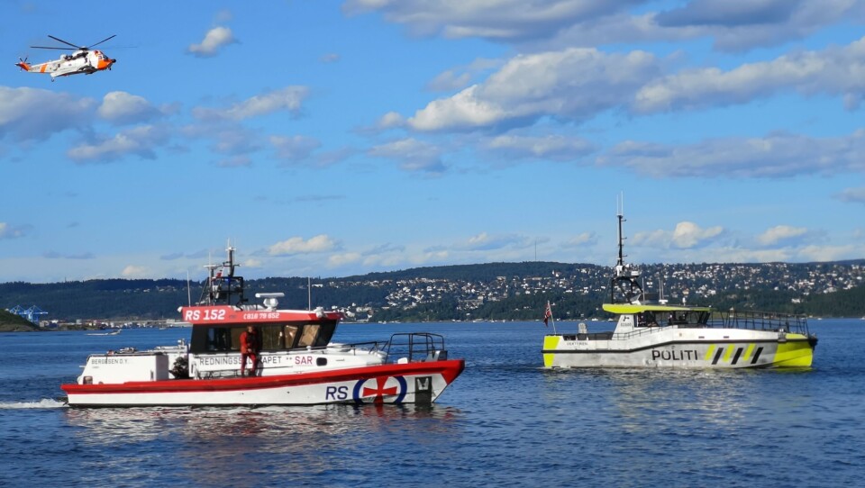 REDNINGSAKSJON: Store ressurser ble sendt ut for å hjelpe en person man trodde var i ferd med å drukne i Bunnefjorden.