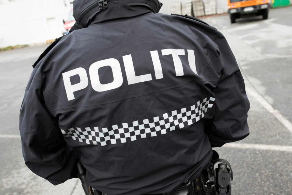 FOR FÅ FOLK PÅ JOBB: Politiet måtte få hjelp fra brannvesenet da det ble meldt om pågående vold med barn til stede i Stranda kommune.