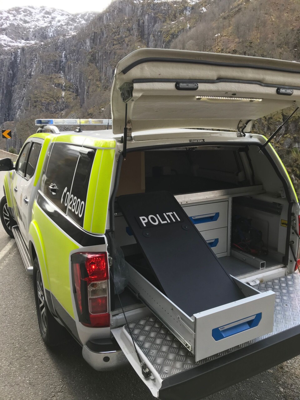 TRANGBUDD: Lasteplassen er i utgangspunktet svært god, men innreiinga som denne bilen var oppsett med, er upraktisk og tek opp for mykje plass.