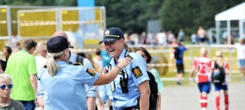 «Sikkerhet med et smil» er politiets Norway Cup-motto: – Mange lager hull i ferien for å få være med på dette