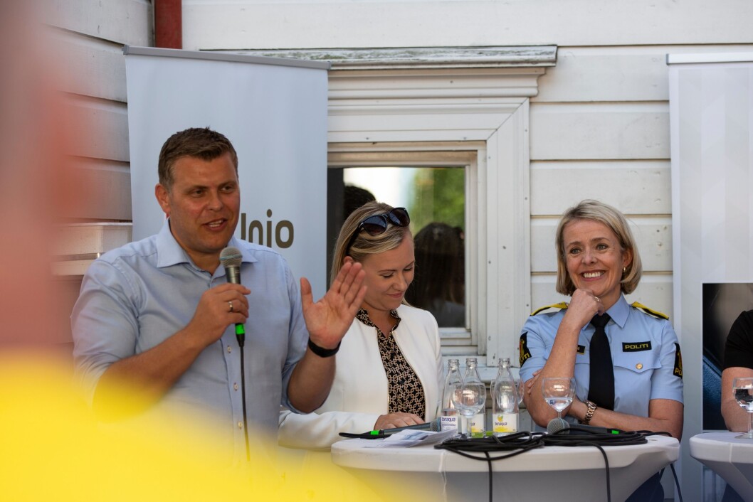 GEMYTTLIG: Justisminister Jøran Kallmyr (Frp), Lene Vågslid (Ap) og politidirektør Benedicte Bjørnland under debatten. GEMYTTLIG: Justisminister Jøran Kallmyr (Frp), Lene Vågslid (Ap) og politidirektør Benedicte Bjørnland under debatten.