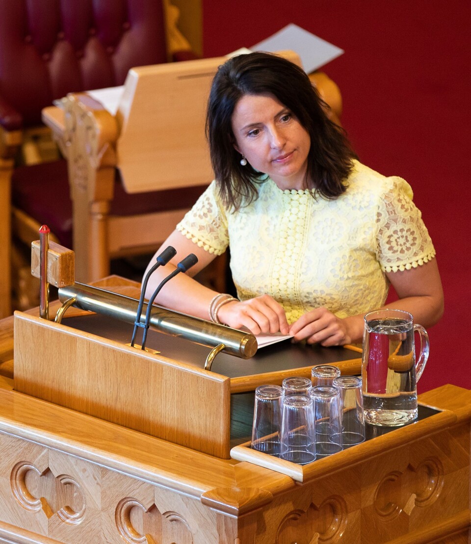 GIR SEG IKKE: Jenny Klinge (Sp) vurderer nå å fremme et representantforslag.