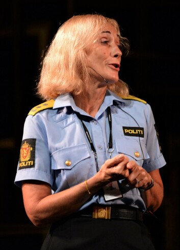 TALTE: Rektor Nina Skarpenes ba de nye studentene huske på at de allerede nå er forvaltere av politiets tillit. TALTE: Rektor Nina Skarpenes ba de nye studentene huske på at de allerede nå er forvaltere av politiets tillit.
