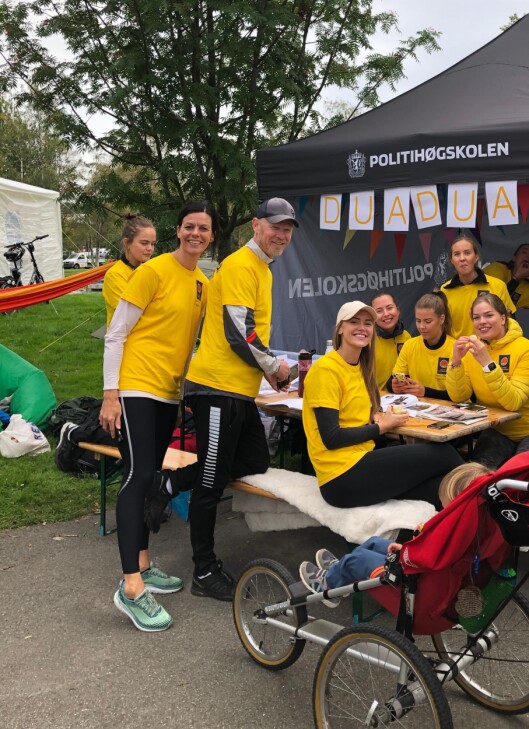 GOD STEMNING: PHS-studentene hadde eget telt der de blant annet solgte lodd til inntekt for Kreftforeningen. GOD STEMNING: PHS-studentene hadde eget telt der de blant annet solgte lodd til inntekt for Kreftforeningen.