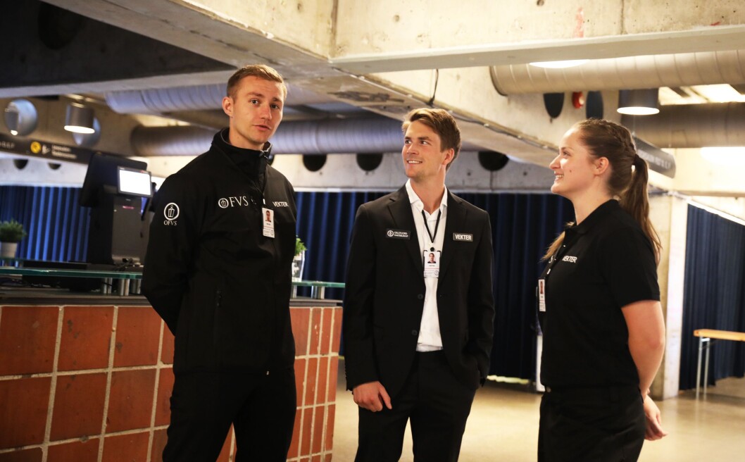ANSETTER KUN POLITISTUDENTER: Politistudentene Eirik Ancher Andressen (t.v), daglig leder, Tomas E. Dahl, operativ leder, og Anne Gro Huseby, HR-ansvarlig, driver Oslofjord Vaktselskap ved siden av studiene. Alle ansatte er politistudenter. ANSETTER KUN POLITISTUDENTER: Politistudentene Eirik Ancher Andressen (t.v), daglig leder, Tomas E. Dahl, operativ leder, og Anne Gro Huseby, HR-ansvarlig, driver Oslofjord Vaktselskap ved siden av studiene. Alle ansatte er politistudenter.