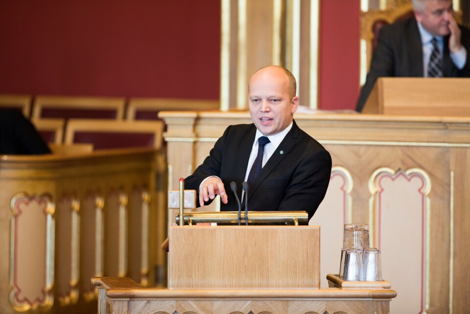 Trygve Slagsvold Vedum, leder av Senterpartiet, mener justisminister Jøran Kallmyr (Frp) fortsatt å skjønnmale politireformen, til tross for kritiske tilbakemeldinger.