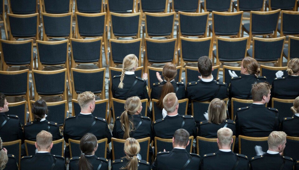 Synkende andel nyutdannede med fast politijobb