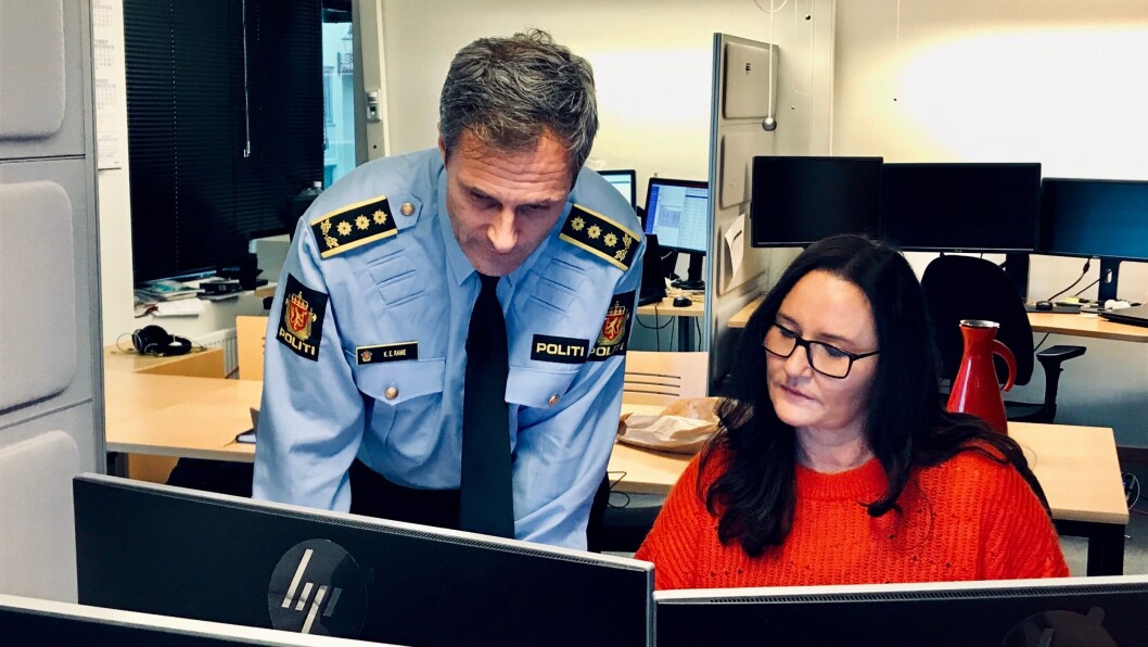 NYTT VERKTØY: Knut Erik Rame, leder for digitalt politiarbeid i Sør-Vest politidistrikt, og programmerer Anne Heradstveit har arbeidet med det nye programmet, i samarbeid med etterforskerne i Operasjon Spiderweb. NYTT VERKTØY: Knut Erik Rame, leder for digitalt politiarbeid i Sør-Vest politidistrikt, og programmerer Anne Heradstveit har arbeidet med det nye programmet, i samarbeid med etterforskerne i Operasjon Spiderweb.
