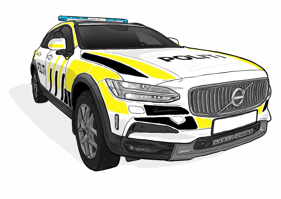 Ti leverandører meldte sin interesse i konkurransen om å levere nye biler til politiet, og fem ble kvalifisert til å delta i konkurransen. Valget falt på Volvo V90CC (tegningen) og Mercedens-Benz Vito. Ti leverandører meldte sin interesse i konkurransen om å levere nye biler til politiet, og fem ble kvalifisert til å delta i konkurransen. Valget falt på Volvo V90CC (tegningen) og Mercedens-Benz Vito.