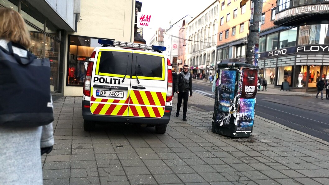 Rundt 50 ansatte i politiet fra hele landet er hjemme fra jobb etter å ha besøkt områder med spredning av koronavirus. Rundt 50 ansatte i politiet fra hele landet er hjemme fra jobb etter å ha besøkt områder med spredning av koronavirus.