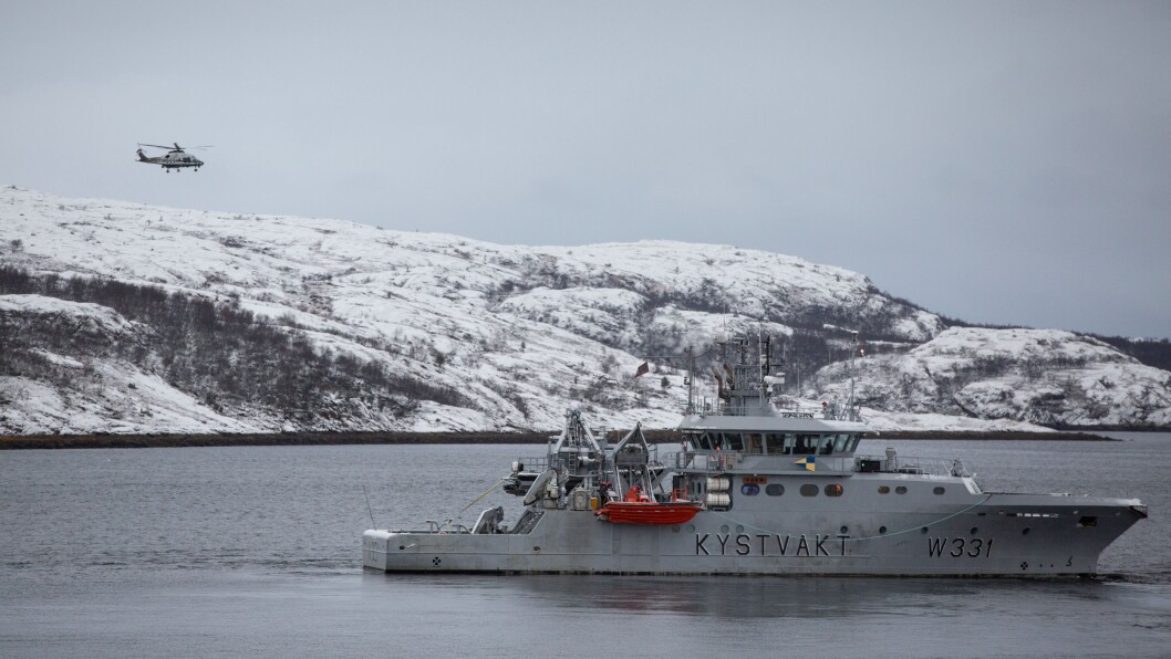 SAMHANDLING: Til tross for at vi i Norge har vesentlig med ressurser for å håndtere de dagligdagse hendelsene, og noen av de større, blir vi stort sett tatt på sengen ved neste krise, skriver artikkelforfatteren. Her er Kystvaktaog politihelikopteret under Frigjøringsjubileet i Kirkenes i fjor. SAMHANDLING: Til tross for at vi i Norge har vesentlig med ressurser for å håndtere de dagligdagse hendelsene, og noen av de større, blir vi stort sett tatt på sengen ved neste krise, skriver artikkelforfatteren. Her er Kystvaktaog politihelikopteret under Frigjøringsjubileet i Kirkenes i fjor.