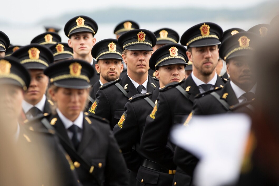PLIKTLØP: Hva med å innføre pliktår for politifolk, på samme måte som i Forsvaret? spør artikkelforfatteren. PLIKTLØP: Hva med å innføre pliktår for politifolk, på samme måte som i Forsvaret? spør artikkelforfatteren.