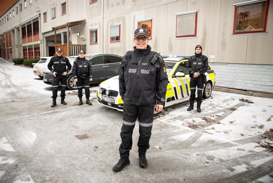 FRONTMANN: Rynning sammen med tre av de over 800 studentene han har veiledet ute i trafikken siden 1984. Det er et tall ingen andre kjøreinstruktører er i nærheten av å matche.