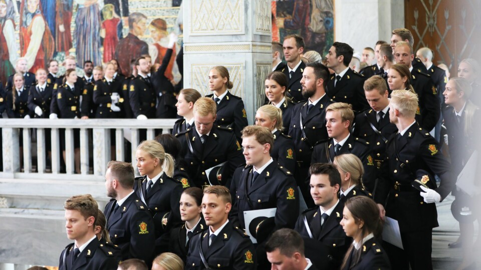 Ferdigutdannede politifolk fra Politihøgskolen (PHS) i Oslo under uteksamineringen i Oslo rådhus, juni 2019.