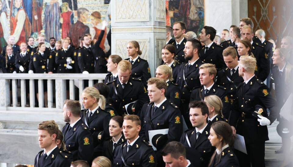 Ferdigutdannede politifolk fra Politihøgskolen (PHS) i Oslo under uteksamineringen i Oslo rådhus, juni 2019.