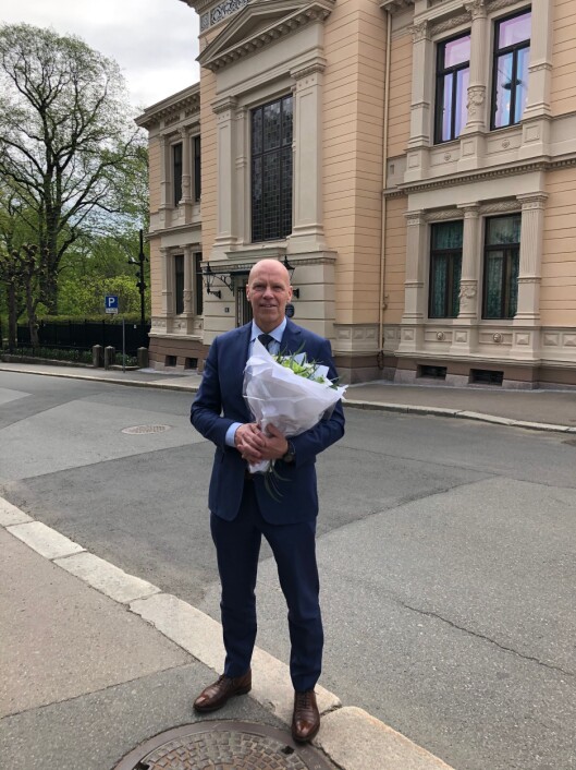 Terje Nybøe med blomster han mottok etter å ha blitt utnevnt til ny sjef for Spesialenheten i dag. Terje Nybøe med blomster han mottok etter å ha blitt utnevnt til ny sjef for Spesialenheten i dag.