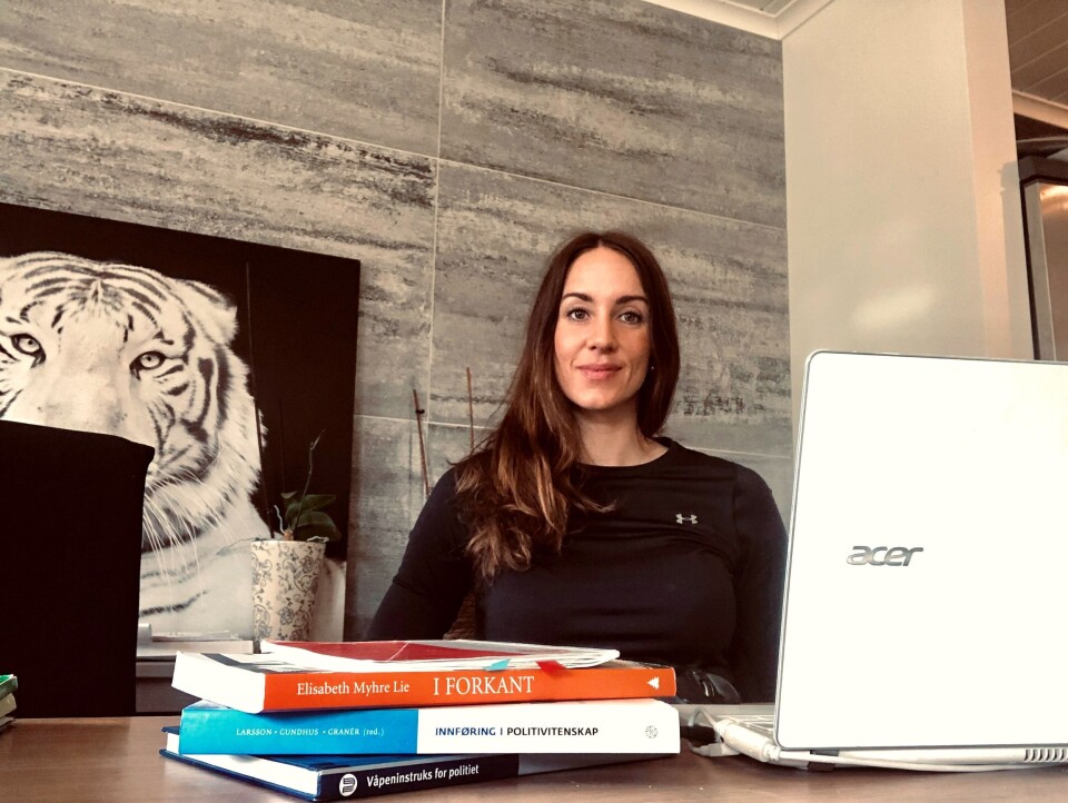 FRYKTER KARRIEREBREMS: Politistudent Ailin Hem, skulle ha gått ut fra Politihøgskolen til sommeren, men hun risikerer å ikke få vitnemål, siden koronaen satte en stopper for det obligatoriske leirprogrammet. FRYKTER KARRIEREBREMS: Politistudent Ailin Hem, skulle ha gått ut fra Politihøgskolen til sommeren, men hun risikerer å ikke få vitnemål, siden koronaen satte en stopper for det obligatoriske leirprogrammet.