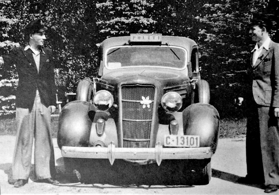 GAMLE DAGER: Bilen på bildet (tatt i 1941) tilhørte Willy Westgaard, som var lensmann i Ski i Akershus i 33 år.