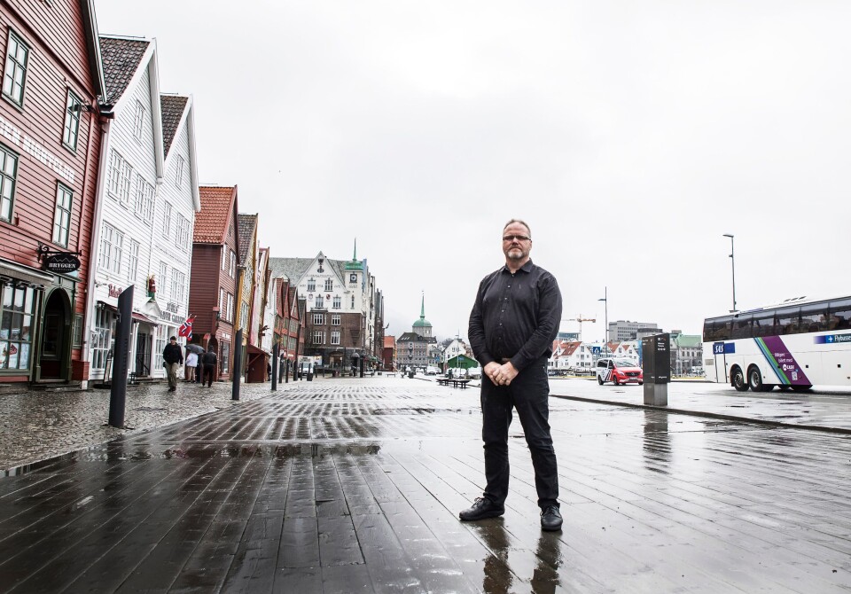 STANDHAFTIG: Politiets Fellesforbunds lokallagsleder i Troms politidistrikt, Karl Karlsson, bidro til at to ansatte i distriktet likevel fikk overtidsbetalt for hjemreisen etter en fangetransport fra Tromsø til Trondheim. Saken kan skape presedens. Bildet er tatt i en annen by og en annen sammenheng.