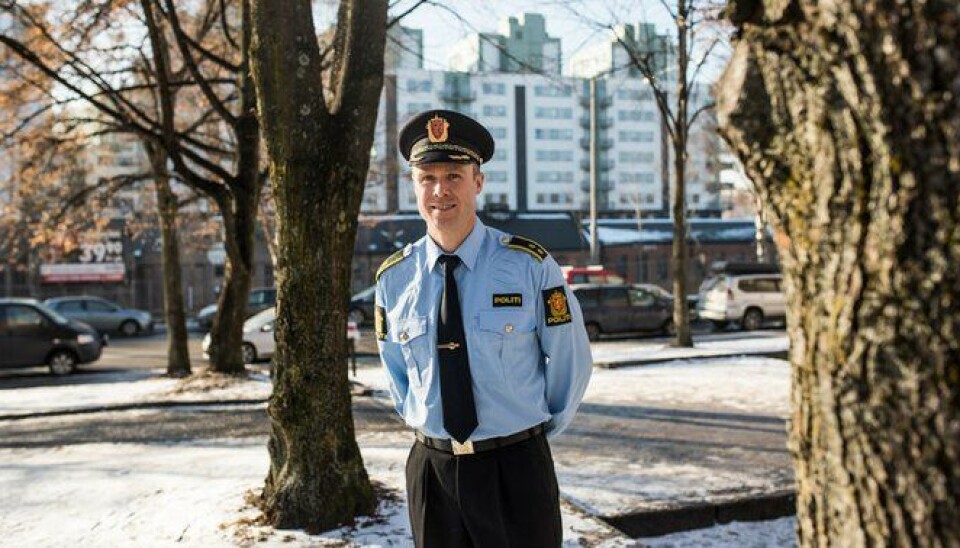 Hans Petter Lade har intervjuet politifolk og observert oppførselen deres.