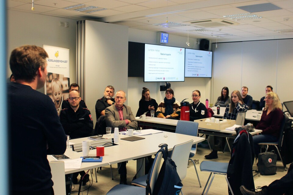 FAGDAGER: Nødmeldingssentralene i Bodø/Samlok nord gjennomfører felles fagdager og hospiterer hos hverandre. Vi oppnår felles situasjonsforståelse under oppdragsløsning ved at operasjonslederne møtes og sammenstiller opplysningene til et forbedret situasjonsbilde, skriver John Helge Flage, prosjektleder i Samlok Nord.