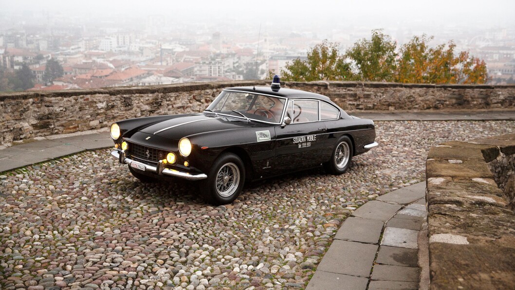 I 1962 produserte Ferrari to politibiler av modellen 250 GTE Polizia. Kun en av dem eksisterer i dag, og den er nå til salgs. I 1962 produserte Ferrari to politibiler av modellen 250 GTE Polizia. Kun en av dem eksisterer i dag, og den er nå til salgs.