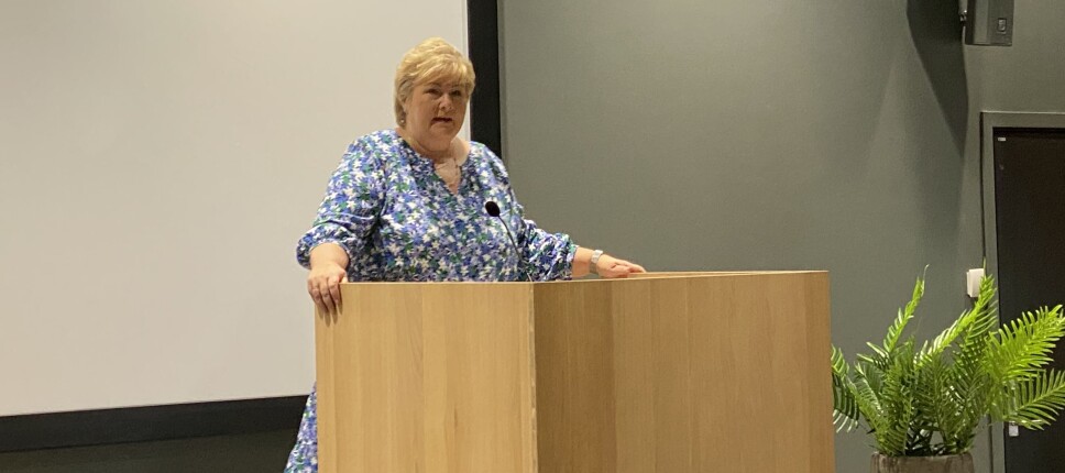 Erna Solberg (H) legger fram politimeldingen.