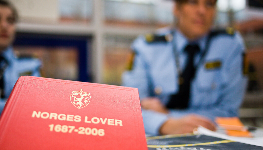 Hvilke konsekvenser har det for den enkelte polititjenestemann å være ansatt i prøvetid? Den viktigste konsekvensen av å være ansatt i prøvetid, er at oppsigelsesvernet er svakere i prøvetiden enn etter at prøvetiden er avsluttet, skriver advokat Anniken Astrup. Hvilke konsekvenser har det for den enkelte polititjenestemann å være ansatt i prøvetid? Den viktigste konsekvensen av å være ansatt i prøvetid, er at oppsigelsesvernet er svakere i prøvetiden enn etter at prøvetiden er avsluttet, skriver advokat Anniken Astrup.