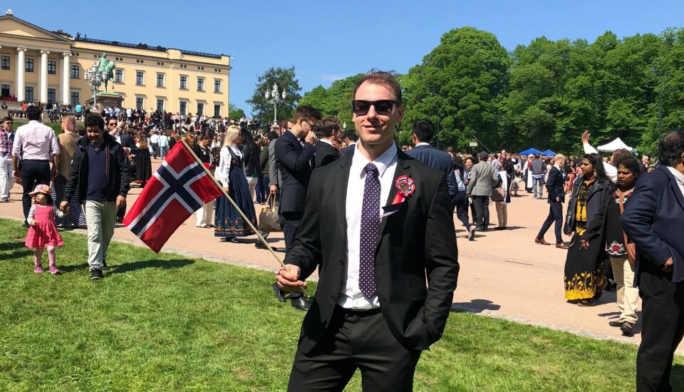 FLAGGDAG: Daniel har bodd i Norge i tre år, og i år ble han endelig norsk statsborger og kunne søke Politihøgskolen. Her fra 17. mai i 2019.