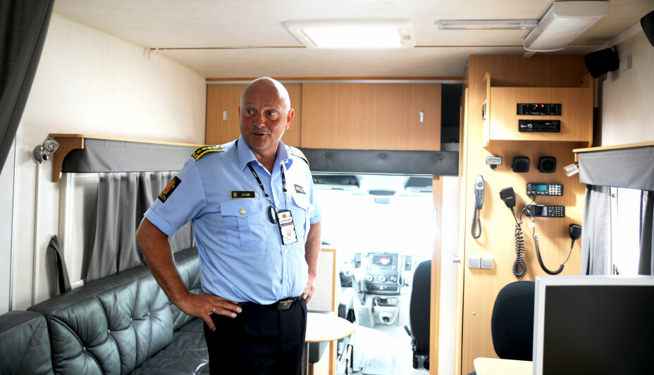 John Roger Lund, leder for Enhet Øst i Oslo politidistrikt, inne i den mobile politiposten.
