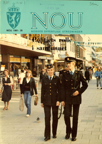 DEN GANG DA:
Politirollemeldingen fra 1981 slo fast politiets ti grunnprinsipper. Selv om prinsippene fortsatt gjelder i dag, mener flere kritikere at de uthules av dagens politipolitikk. DEN GANG DA:
Politirollemeldingen fra 1981 slo fast politiets ti grunnprinsipper. Selv om prinsippene fortsatt gjelder i dag, mener flere kritikere at de uthules av dagens politipolitikk.