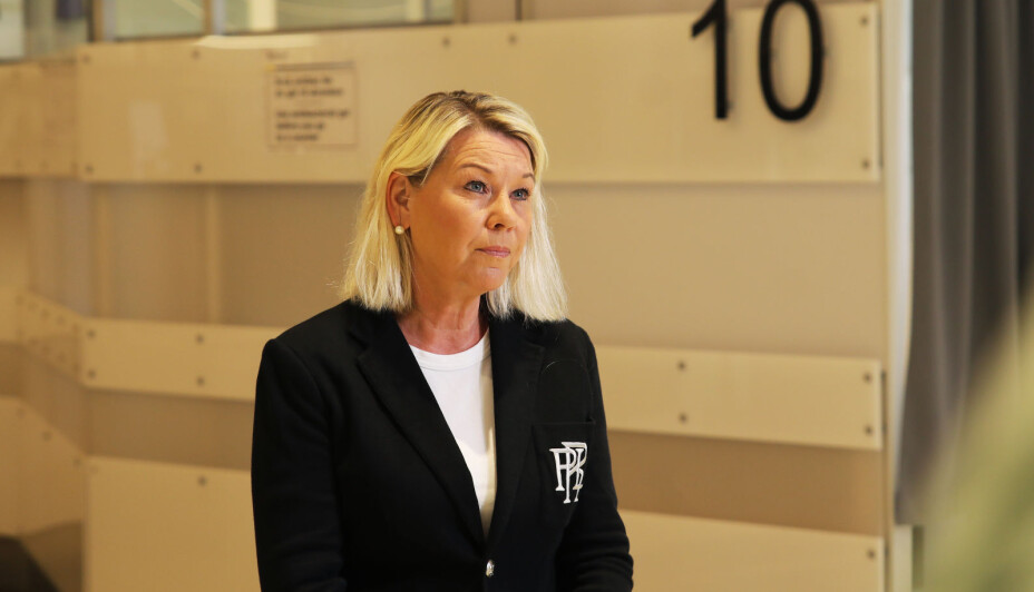 Justis- og beredskapsminister Monica Mæland uttalte før sommeren at det har vært en del saker hvor politifolk ikke har fått erstatning for skader de har fått under pålagt trening. - Sånn kan vi ikke ha det, sa Mæland.