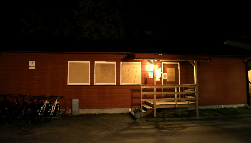 RASERIUTBRUDD: I september knuste en beboer på Sjøvegan asylmottak flere vinduer. Politiet kom først etter 30 minutter.