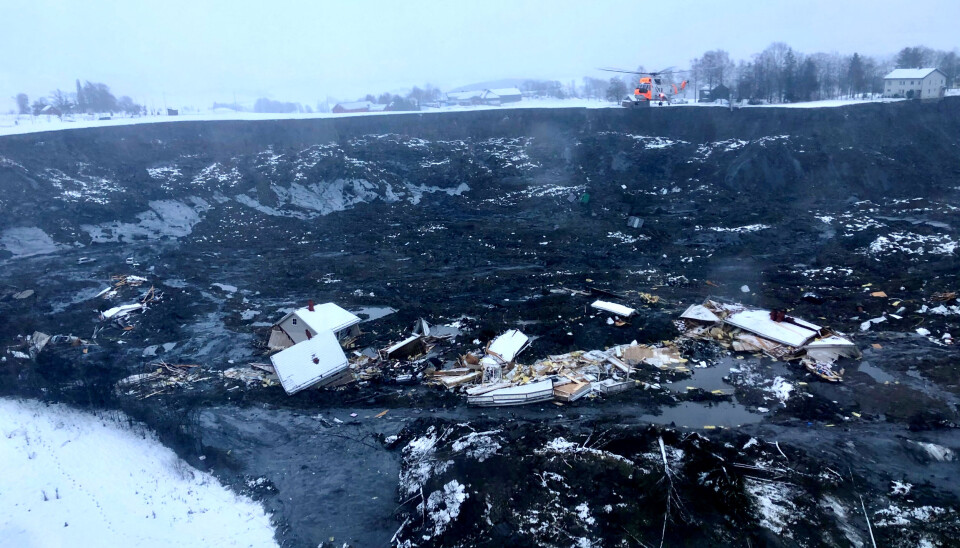 KATASTROFEOMRÅDE: I redningsaksjonens startfase gjorde faren for nye ras at det kun var mulig å ta seg inn med helikopter. Det gjorde redningsarbeidet svært krevende.