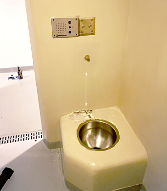BEDRITENT: Den tidvise kloakkstanken som siver ut fra de åpne toalettene satte en stopper for Follo-politiets celletrening. BEDRITENT: Den tidvise kloakkstanken som siver ut fra de åpne toalettene satte en stopper for Follo-politiets celletrening.