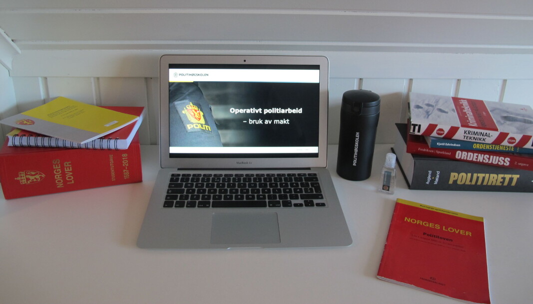 HOME SWEET HOME: Dette er hverdagen for politistudentene under koronapandemien. Undervisningen foregår for det aller meste digitalt. HOME SWEET HOME: Dette er hverdagen for politistudentene under koronapandemien. Undervisningen foregår for det aller meste digitalt.