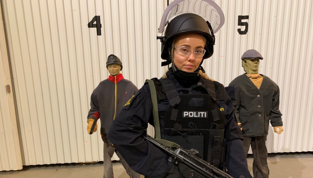 I TV2-serien «Martine vil bli politi» får blogger Martine Lunde prøve seg som politi. I TV2-serien «Martine vil bli politi» får blogger Martine Lunde prøve seg som politi.