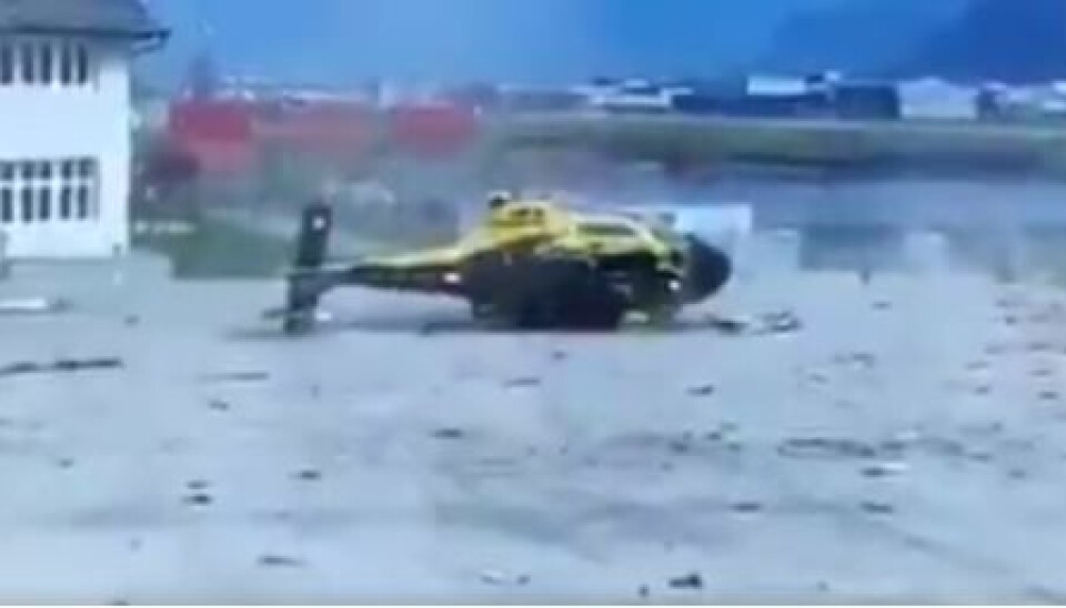 Bildet er en skjermdump fra videoen som viser helikopterhavariet.