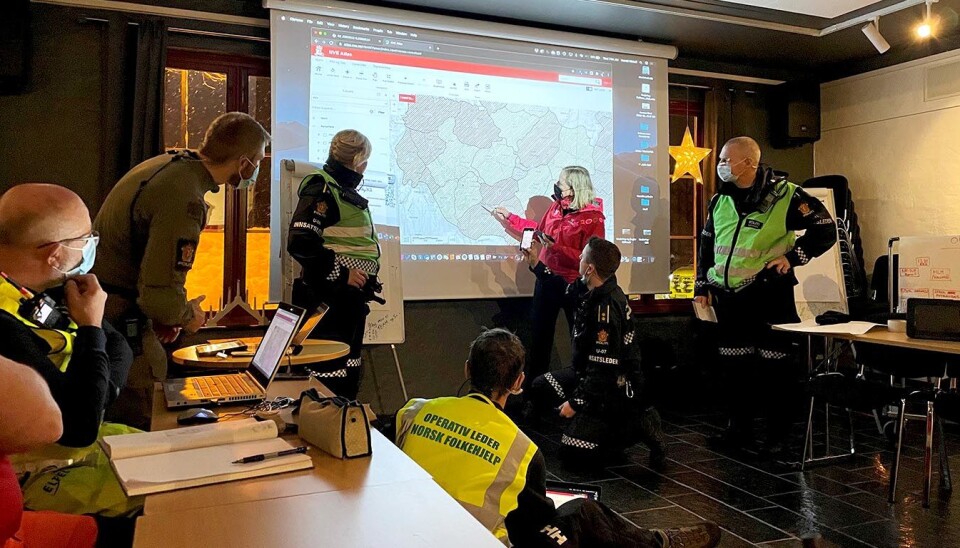 FULL INNSATS: Slik så det ut i innsatsleders kommandoplass på Gjerdrum, etter kvikkleireskredet som gikk i romjulen i fjor. Bildet er fra driftsfasen. Nå skal det forskes på politiets innsatsledere, med utgangspunkt i de som gjorde en innsats etter Gjerdrum-tragedien.