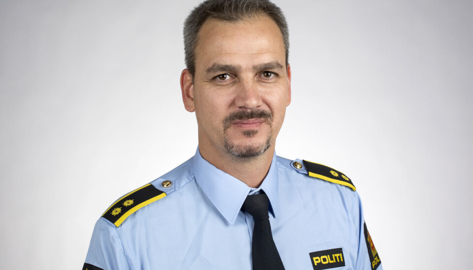 BIDRAGSYTER: Politioverbetjent Bjørn Erik Ludvigsen hos Kripos bidro inn i forskningsprosjektet til Sue Black da han for noen år tilbake lot henne ta bildet av hånden hans. – Jeg synes arbeidet hennes er spennende og virker nyttig, sier Ludvigsen. BIDRAGSYTER: Politioverbetjent Bjørn Erik Ludvigsen hos Kripos bidro inn i forskningsprosjektet til Sue Black da han for noen år tilbake lot henne ta bildet av hånden hans. – Jeg synes arbeidet hennes er spennende og virker nyttig, sier Ludvigsen.