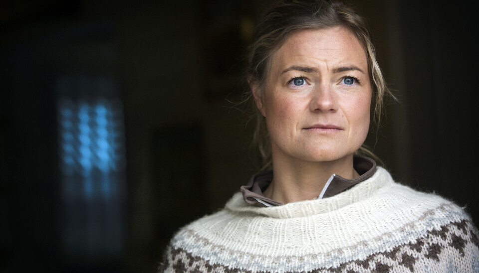 Henriettes foreldre har lenge slitt med tung rusproblemer. Nå advarer hun mot rusreformen.