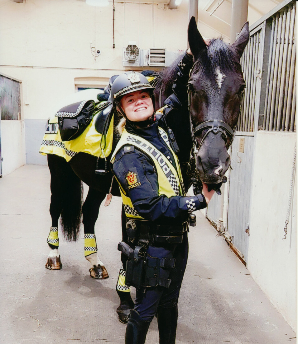 HEST ER BEST: – Jeg er helt avhengig av å være med hester, og jeg har det mye bedre med meg selv når jeg er i stallen, omringet av hester og dyr, sier Henriette.