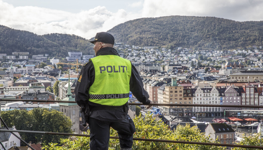 Innleggsforfatterne ved Fana videregående skole i Bergen mener tilbakemeldingene på politiet den siste tiden har hatt en ensidig negativ vinkling. Den siste tiden har det vært debatt om rusreformen, og forebyggerene på Osterøy. Innleggsforfatterne ved Fana videregående skole i Bergen mener tilbakemeldingene på politiet den siste tiden har hatt en ensidig negativ vinkling. Den siste tiden har det vært debatt om rusreformen, og forebyggerene på Osterøy.