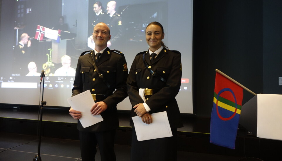 Tredjeårsstudentene Trym og Sara mottok studiemiljøprisen for å ha arrangert makkerkonkurranse.
